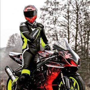 Meet your Posher, Eray